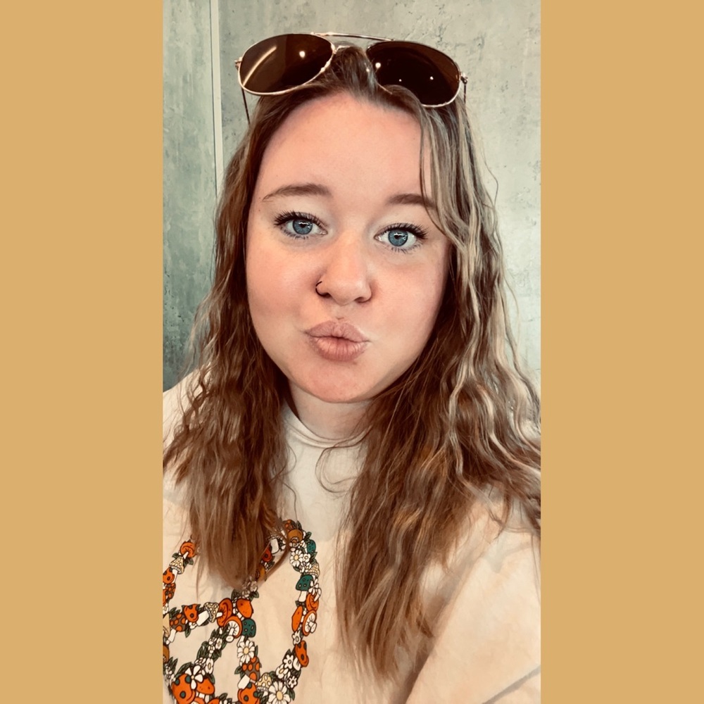 Meet your Posher, Kayla